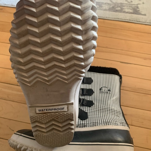 Sorel Boots - Picture 3 of 4